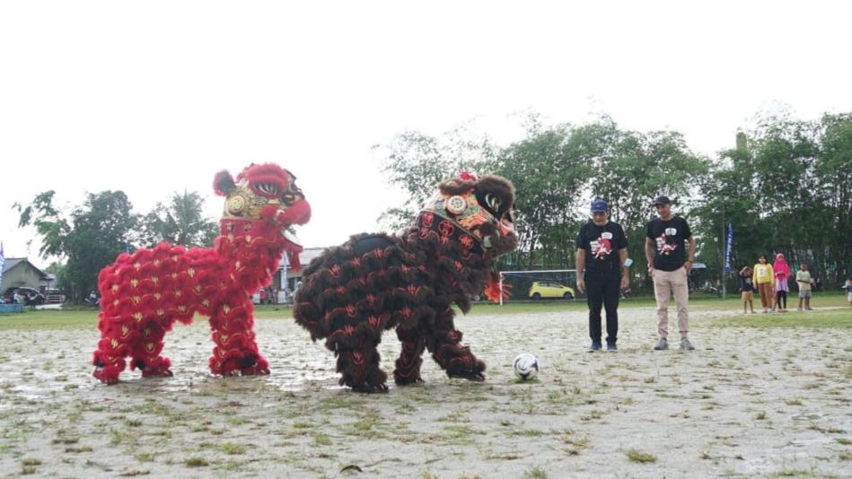 Pembukaan Open Turnamen Sepak Bola Bang Molen Cup 2022 di Kelurahan Parit Lalang, Minggu (12/06/2022).