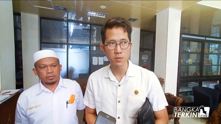 Ketua DPD REI Bangka Belitung, Dymas didampingi M. Ansori Muslim selaku Wakil Ketua Bidang Rumah Tapak Sejahtera usai ikuti RDP dengan Komisi II DPRD Pangkalpinang, Senin (14/02/2022).