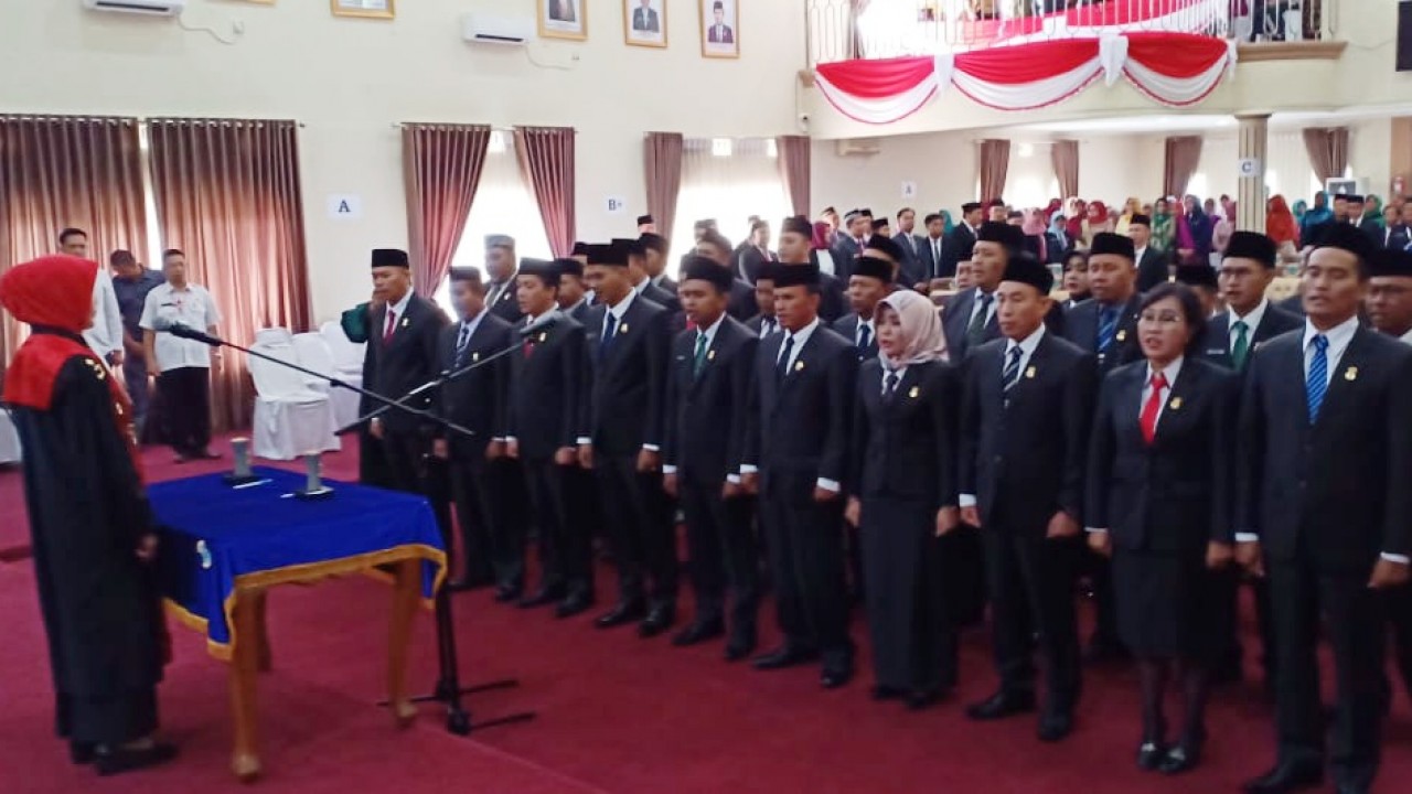 Pengucapan Sumpah Janji Jabatan Anggota DPRD Kota Pangkalpinang Masa Jabatan 2019-2024, di Ruang Sidang Paripurna DPRD Kota Pangkalpinang, Rabu (28/08/2019).