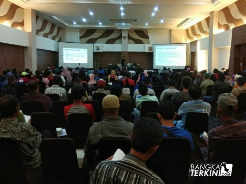 Pasangan Calon Endang Kusumawaty - Ismiryadi (Eksis), gelar pelatihan dan pembekalan kepada koordinator TPS, Kelurahan dan Kecamatan, para pengurus, relawan dan simpatisan parpol koalisi, di Santika Hotel Sabtu (14/04/2018).