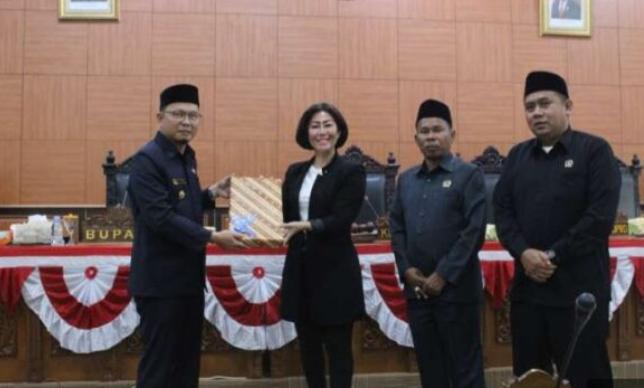 Sidang Paripurna DPRD, Raperda APBD 2024 Bangka Tengah Disahkan