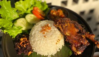 d&#039;lab Coffee &amp; Eatery Pangkalpinang Hadirkan Sensasi Baru: Bebek Goreng,