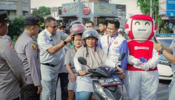 Bersama Satlantas Polres Belitung, Honda Babel Bagikan Helm Gratis Saat,