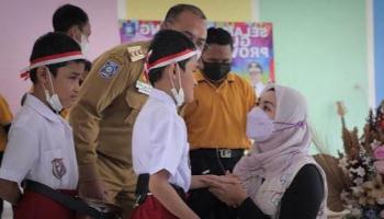 BANGKA BELITUNG TERKINI - Puluhan anak-anak Sekolah Luar Biasa Negeri (SLBN) Sungailiat, tampak bersemangat,