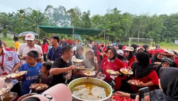 Honda Babel Berbagi Kebahagiaan: Ratusan Porsi Masakan untuk Warga Sinar,