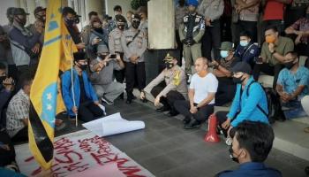 BANGKA TERKINI - PANGKALPINANG --- Usai gelar aksi damai dihadapan,