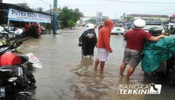 Hujan yg mengguyuri di beberapa wilayah Kota Pangkalpinang dengan intensitas,