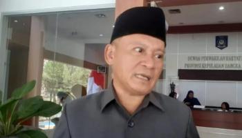 PANGKALPINANG - Ketua DPRD Babel Wacanakan Pemakaian Baju Adat di,