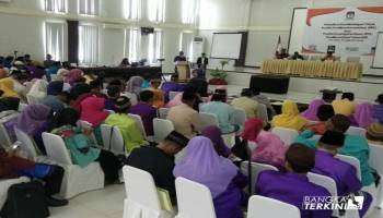 Sebanyak 21 anggota Panitia Pemilihan Kecamatan (PPK) dan sebanyak 126,