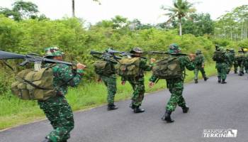 Hanmars pada bulan ini, prajurit membawa senjata organik Korem dan,