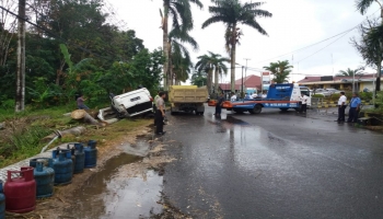 Bangka Terkini, Pangkalan Baru --- Kecelakaan di depan bekas Bandara Depati Amir diduga karena,