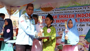 Berita Bangka Belitung - Bangka Terkini, Kabupaten Bangka --- Sebanyak 250 orang santri perwakilan,