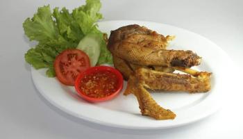 Mencari tempat makan bebek bakar dan ayam bakar enak di,