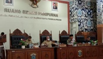 Wali Kota Maulan Aklil Hadiri Paripurna Terkait Raperda Tentang Perubahan,