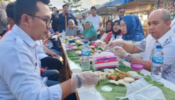 Wali Kota Molen Dan Istri “Ngeliwet Bareng” Pedagang Kuliner Dealova,