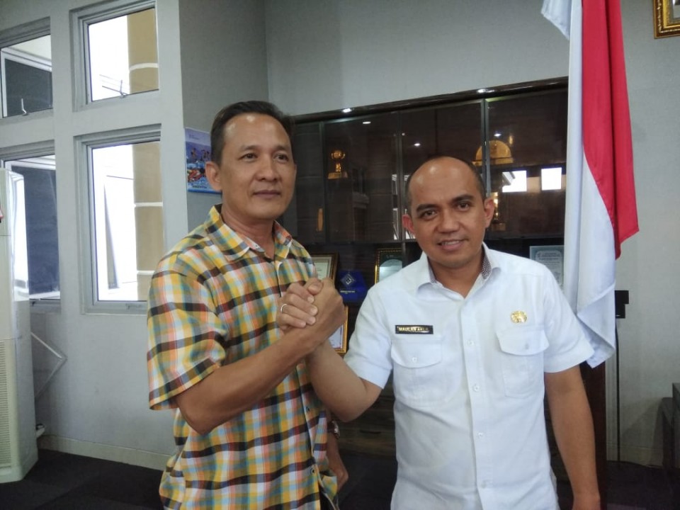 Walikota Pangkalpinang, Maulan Aklil, saat ditemui Ketua HPI Babel, Ricky Permana