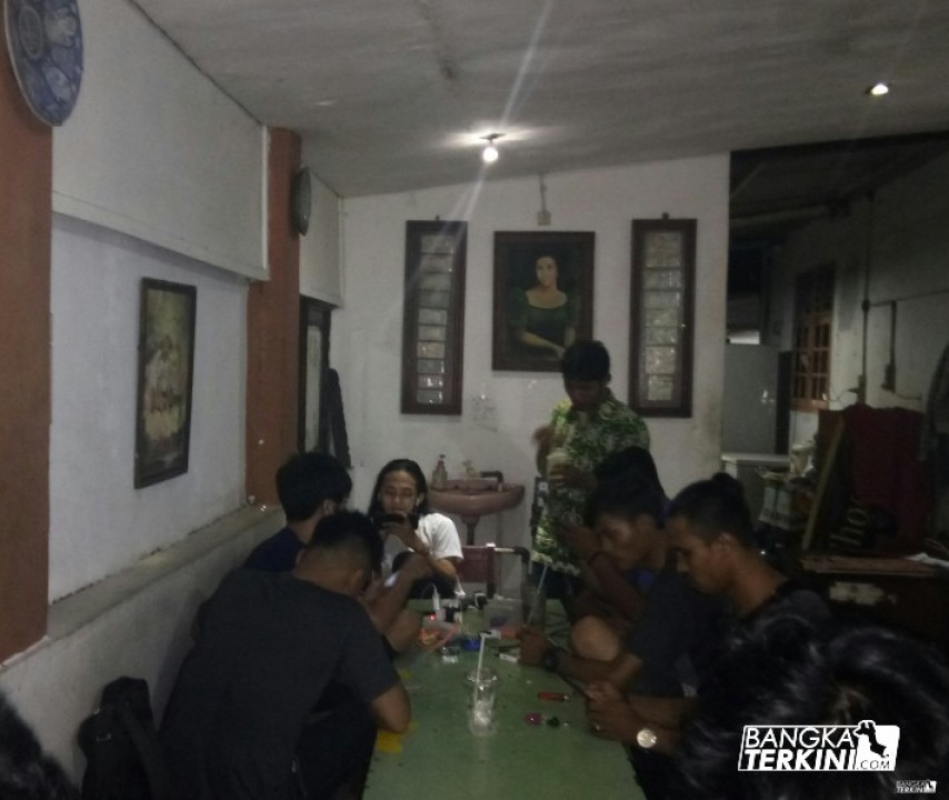 Suasana Kafe Bransai di Malam Hari