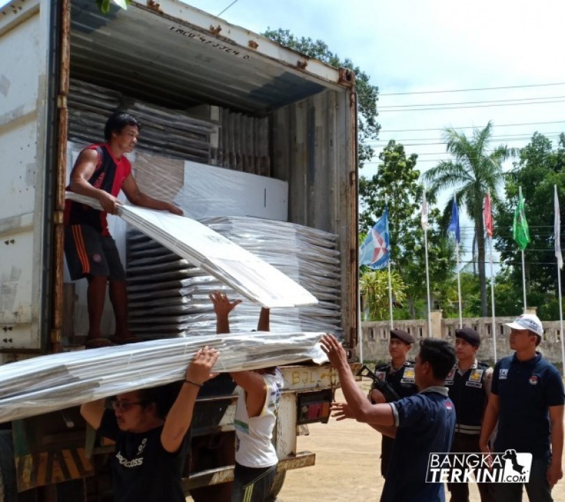 Komisi Pemilihan Umum (KPU) Kabupaten Bangka, telah menerima kiriman logistik total 4.433 buah kotak surat suara kebutuhan Pemilu 2019 nanti, Jum'at (26/10/2018).