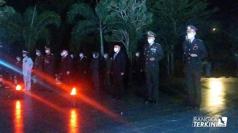 Upacara dan Renungan Suci Hari Kemerdekaan RI, di Taman Makam Pahlawan Nasional Pawitralaya Prov. Kep. Bangka Belitung, Senin (17/08/2020).